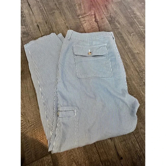 Liz Claiborne Blue Pin-Stripe Slash Pockets Capri Pants Size 12 - Picture 4 of 4